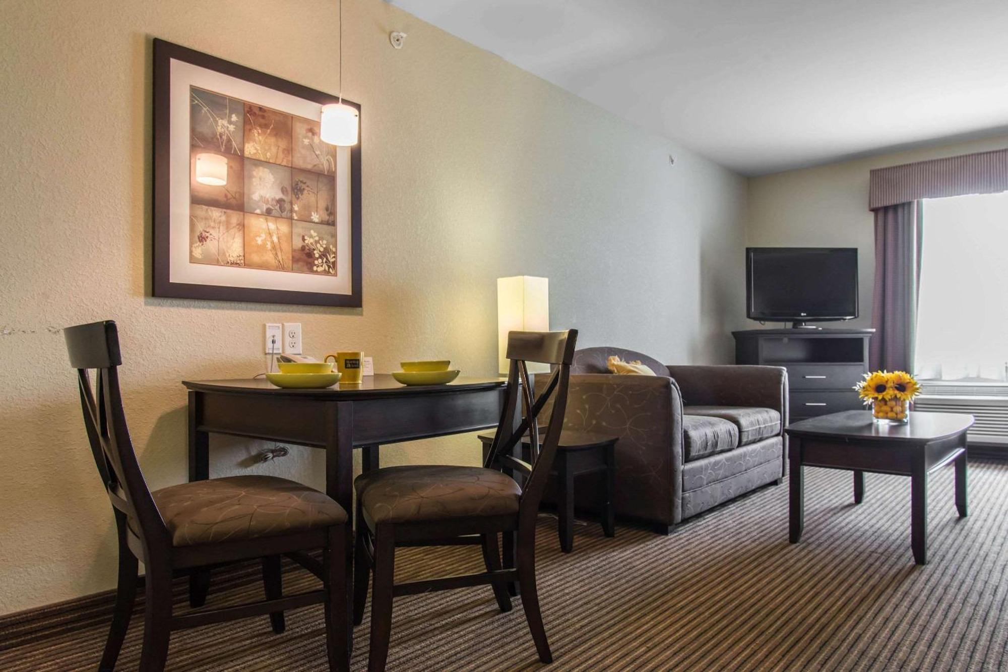 Mainstay Suites Winnipeg Exterior photo