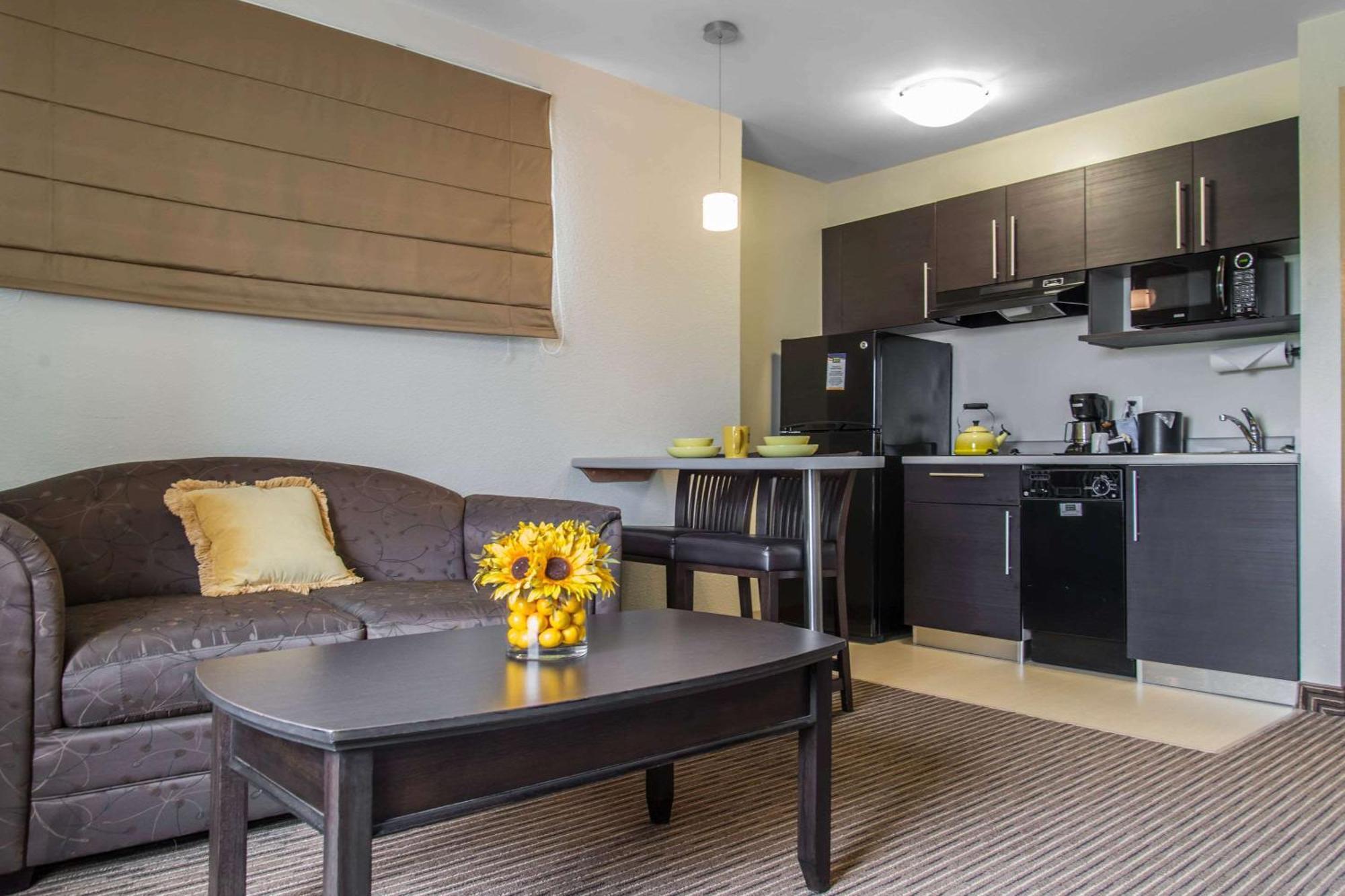 Mainstay Suites Winnipeg Exterior photo