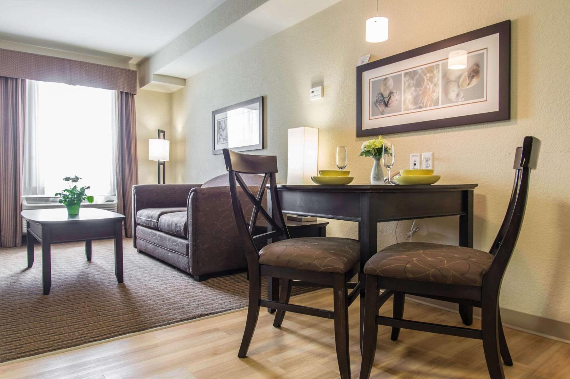Mainstay Suites Winnipeg Exterior photo