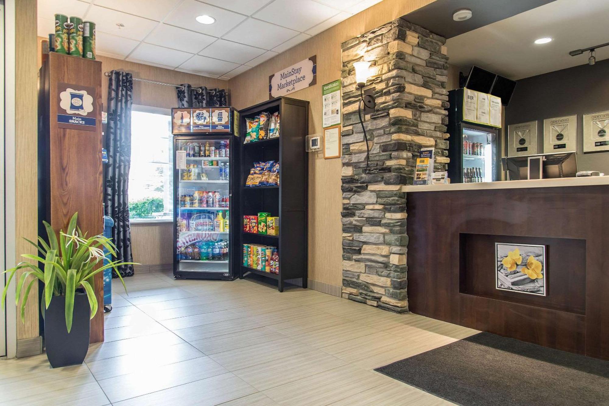 Mainstay Suites Winnipeg Exterior photo