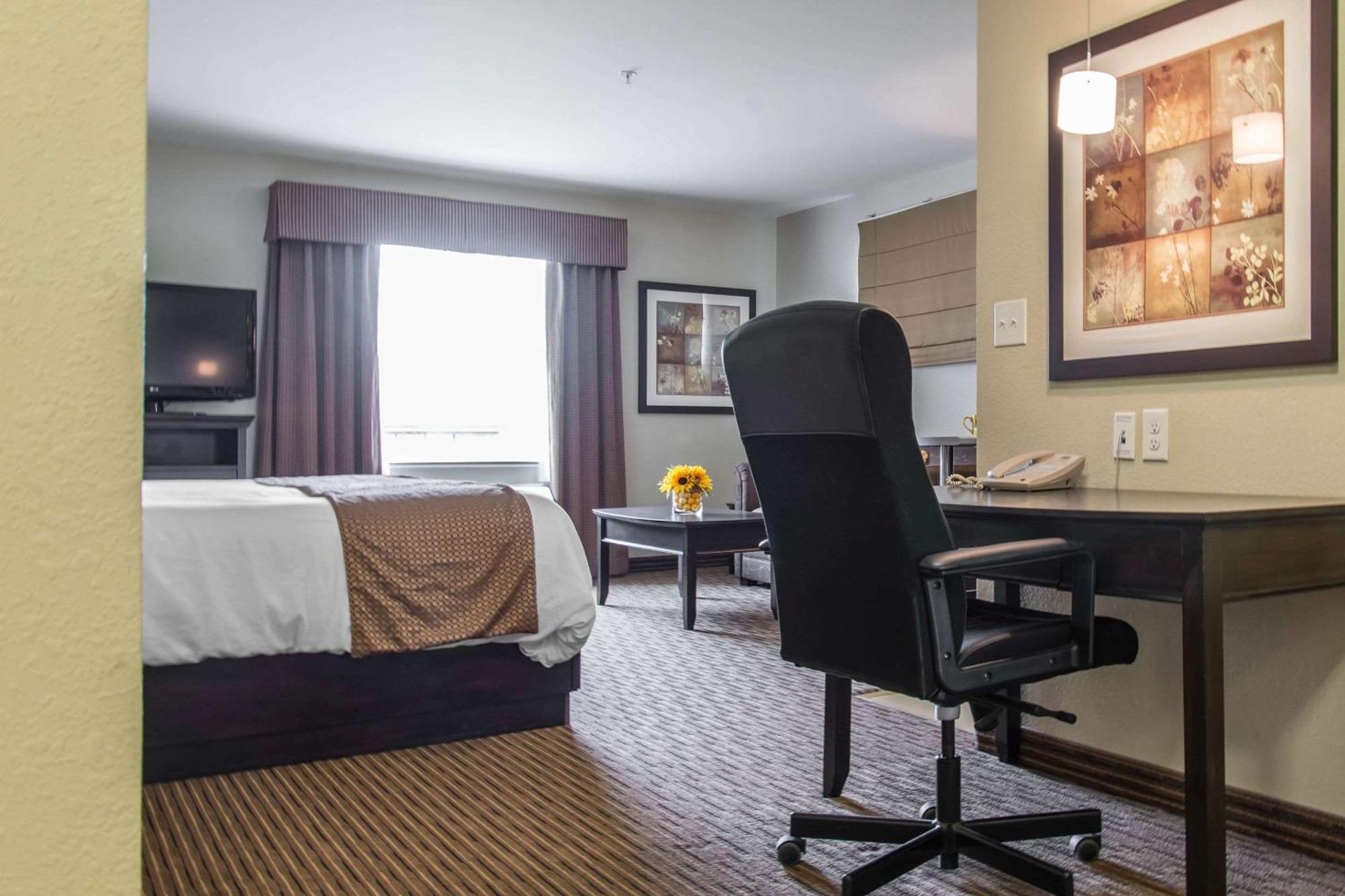 Mainstay Suites Winnipeg Exterior photo