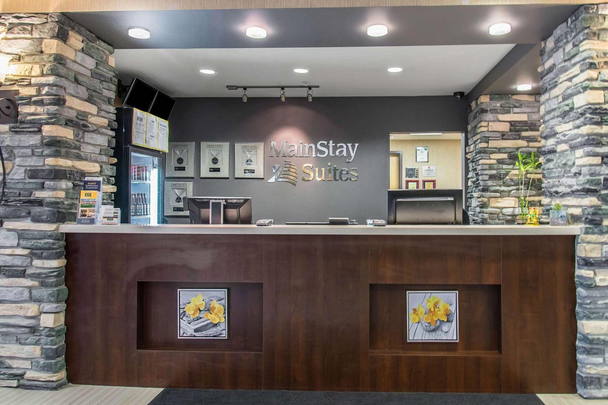 Mainstay Suites Winnipeg Exterior photo