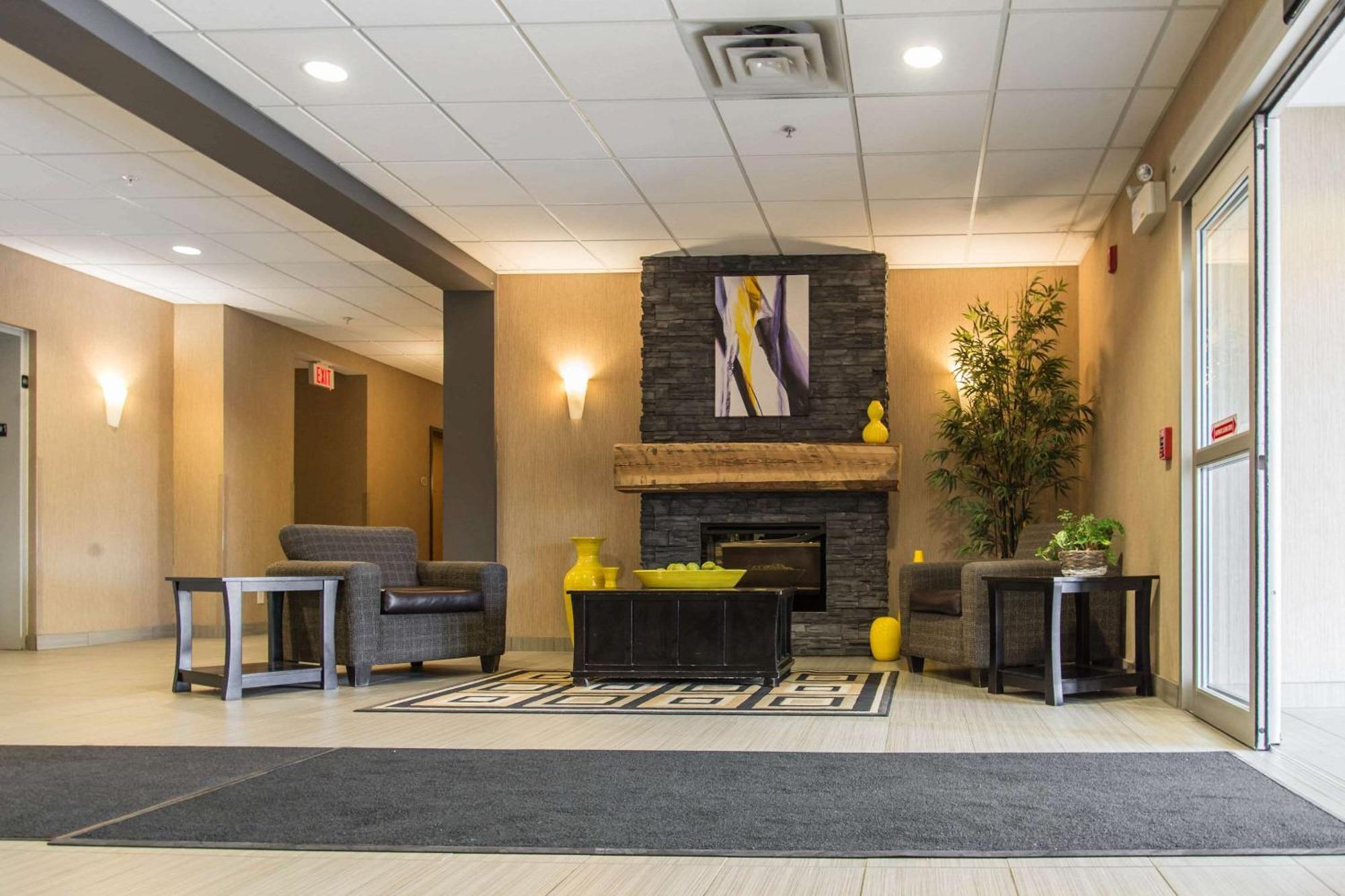 Mainstay Suites Winnipeg Exterior photo
