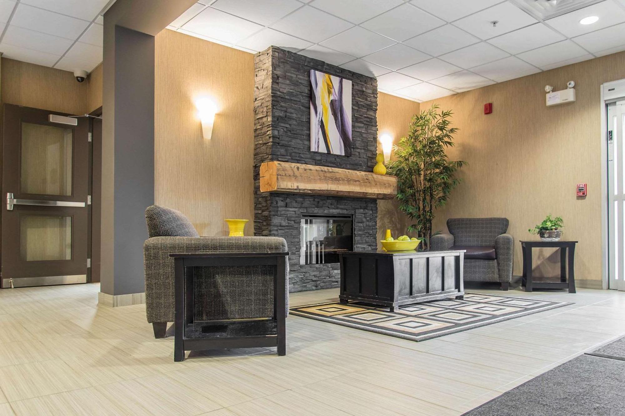 Mainstay Suites Winnipeg Exterior photo